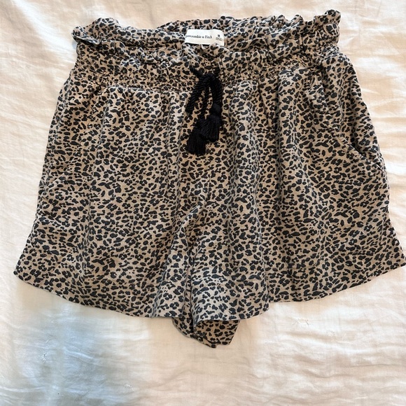 Abercrombie & Fitch Pants - Abercrombie & Fitch Leopard Shorts
